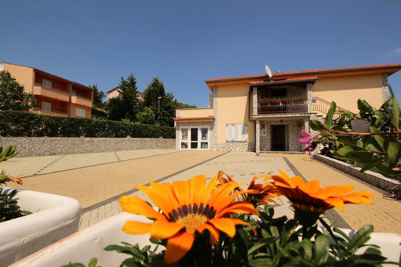 Apartments Nevenka K. Čižići Buitenkant foto